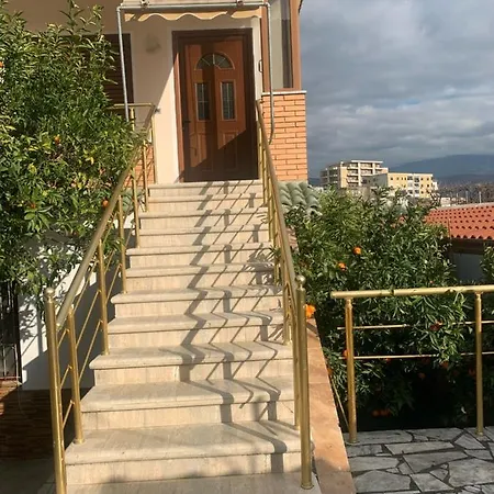 Demaj! Free Parking * Μπεράτ