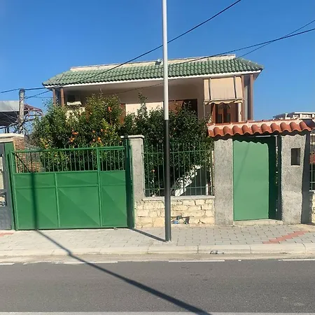 Demaj! Free Parking * Μπεράτ